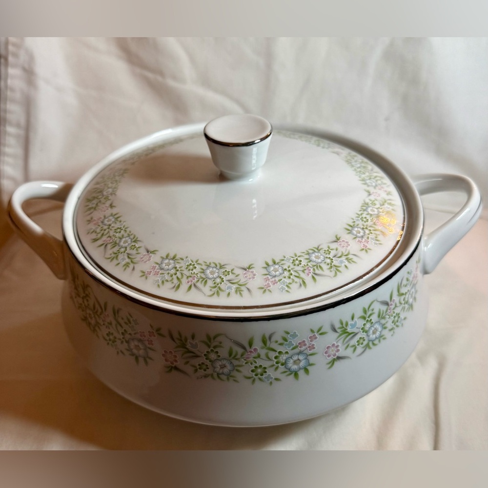Taihei China Floral Springtime Pattern White Ceramic Casserole Veggie Dish Japan
